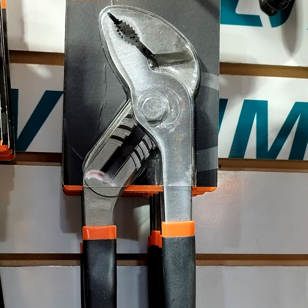 LLAVE BOMBA PROTEGIDA